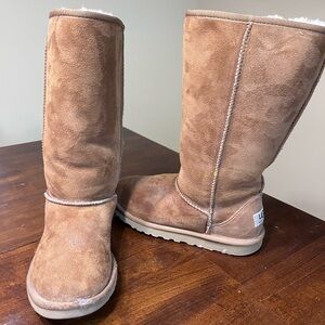 Ugg Boots Women’s Size 5 Classic Fur Lined